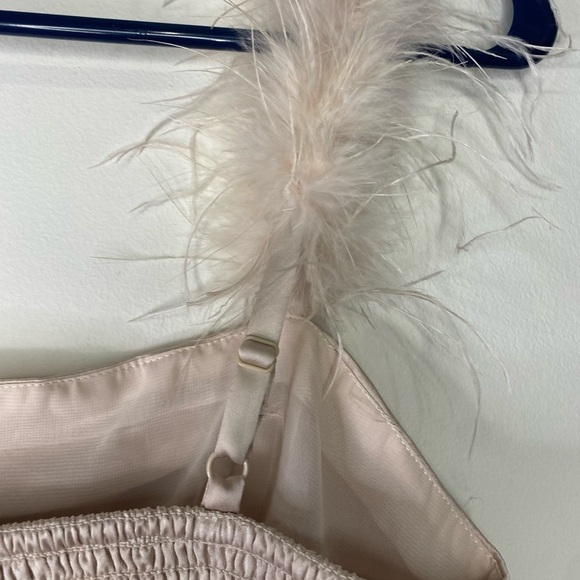 NWT Rachel Zoe Crop Tank Top Beige With Feathers On Strap Size Medium - Picture 5 of 8